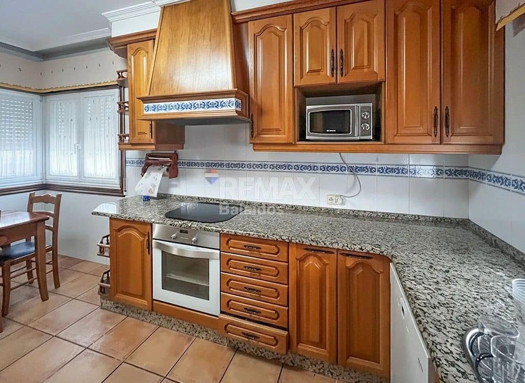 4 bedroom Villa for sale in O Rosal with garage - € 390,000 (Ref: 9685364)