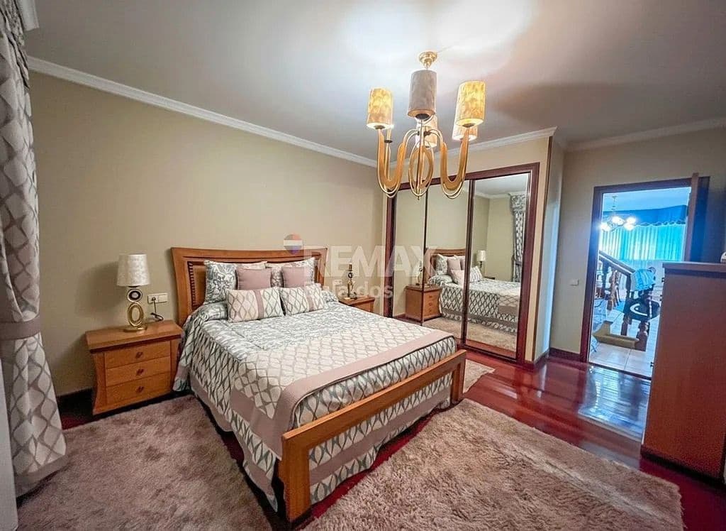 4 bedroom Villa for sale in O Rosal with garage - € 390,000 (Ref: 9685364)