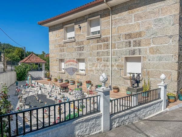 4 makuuhuone Maalaistalo myytävänä paikassa Ponteareas mukana 
autotalli - 270 000 € (Ref: 9685367)