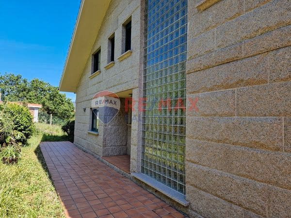 4 soveværelse Villa til salg i Moana med garage - € 700.000 (Ref: 9685371)