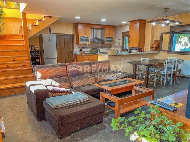 Chalet de 5 habitaciones en Ponteareas en venta con garaje - 280.000 € (Ref: 9685375)