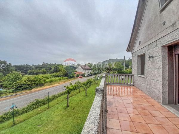 5 soveværelse Villa til salg i Ponteareas med garage - € 280.000 (Ref: 9685375)