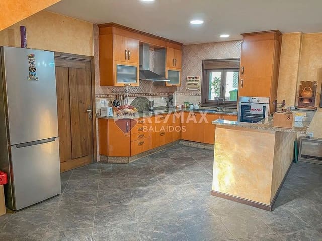 Chalet de 5 habitaciones en Ponteareas en venta con garaje - 280.000 € (Ref: 9685375)