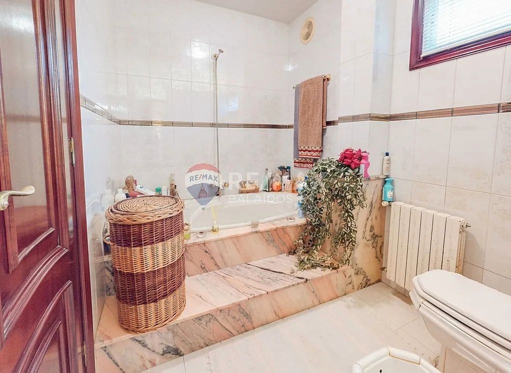 5 sypialnia Willa na sprzedaż w Vigo z garażem - 650 000 € (Ref: 9685376)