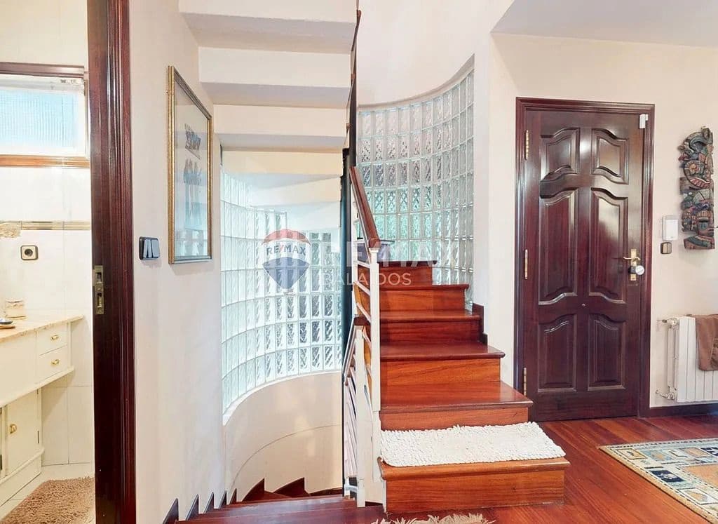 5 sypialnia Willa na sprzedaż w Vigo z garażem - 650 000 € (Ref: 9685376)