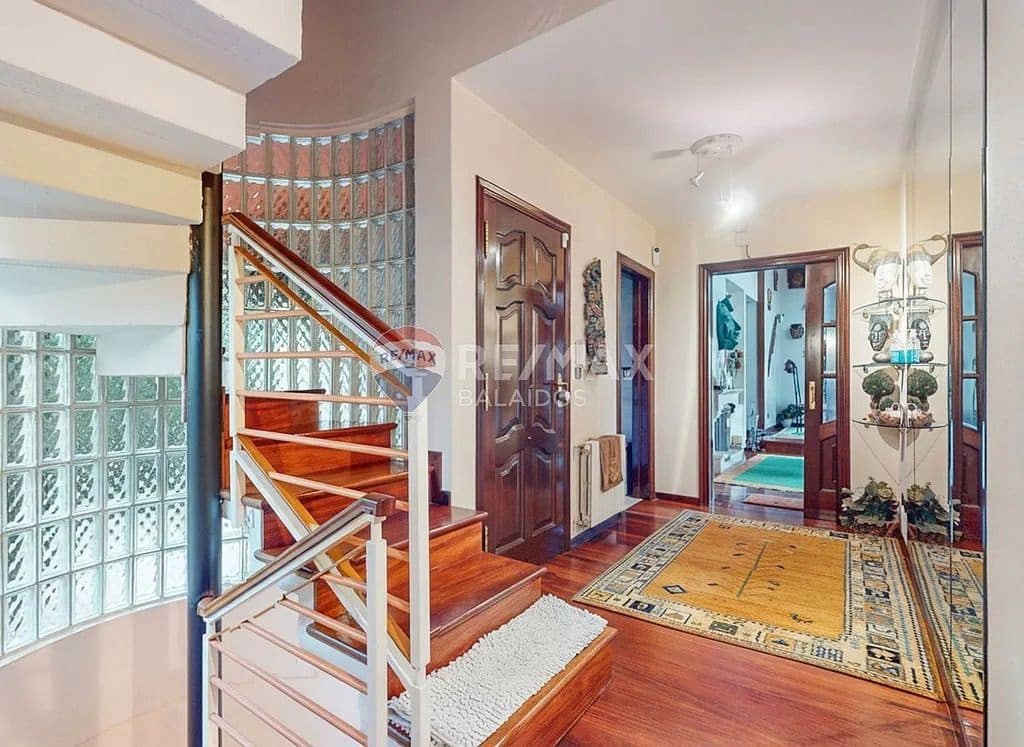 5 sypialnia Willa na sprzedaż w Vigo z garażem - 650 000 € (Ref: 9685376)