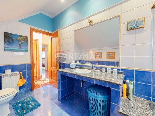 4 bedroom Villa for sale in Gondomar with pool garage - € 485,000 (Ref: 9685380)