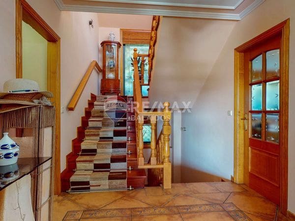 4 bedroom Villa for sale in Gondomar with pool garage - € 485,000 (Ref: 9685380)