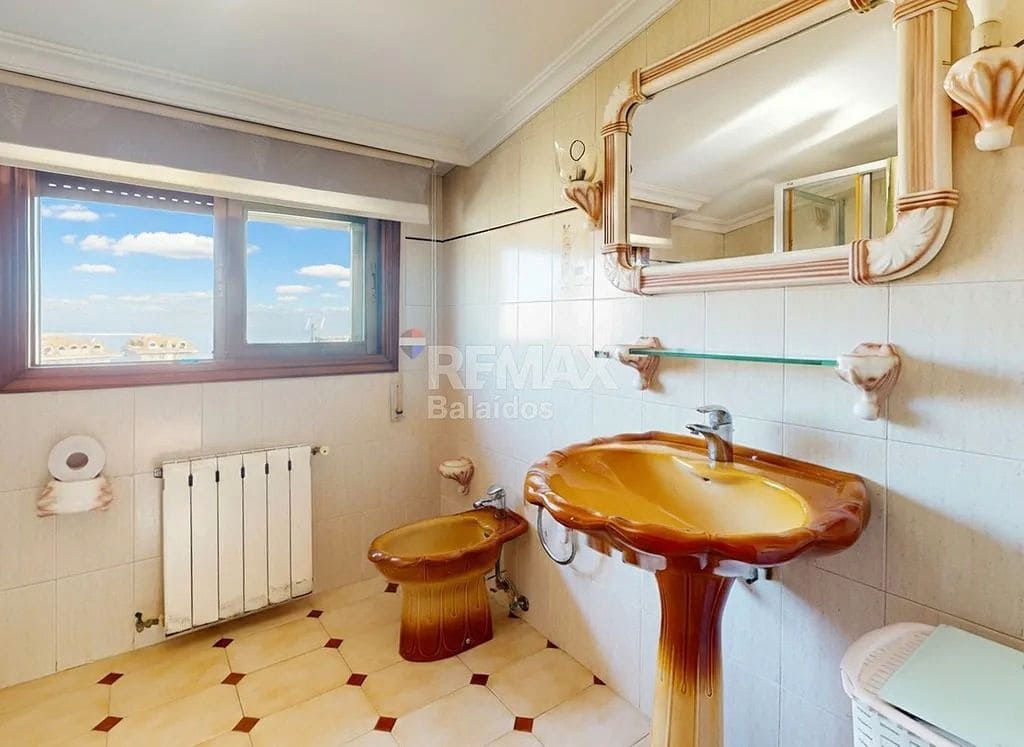 9 bedroom Villa for sale in Baiona with garage - € 420,000 (Ref: 9685381)