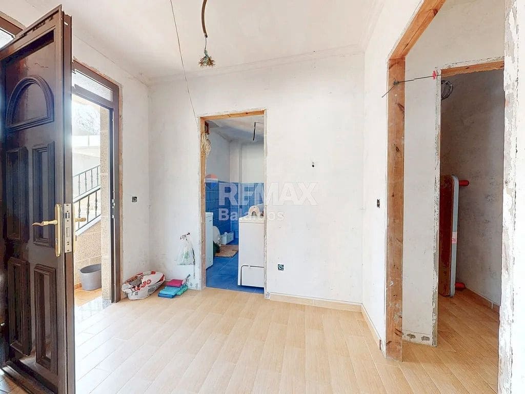 9 bedroom Villa for sale in Baiona with garage - € 420,000 (Ref: 9685381)