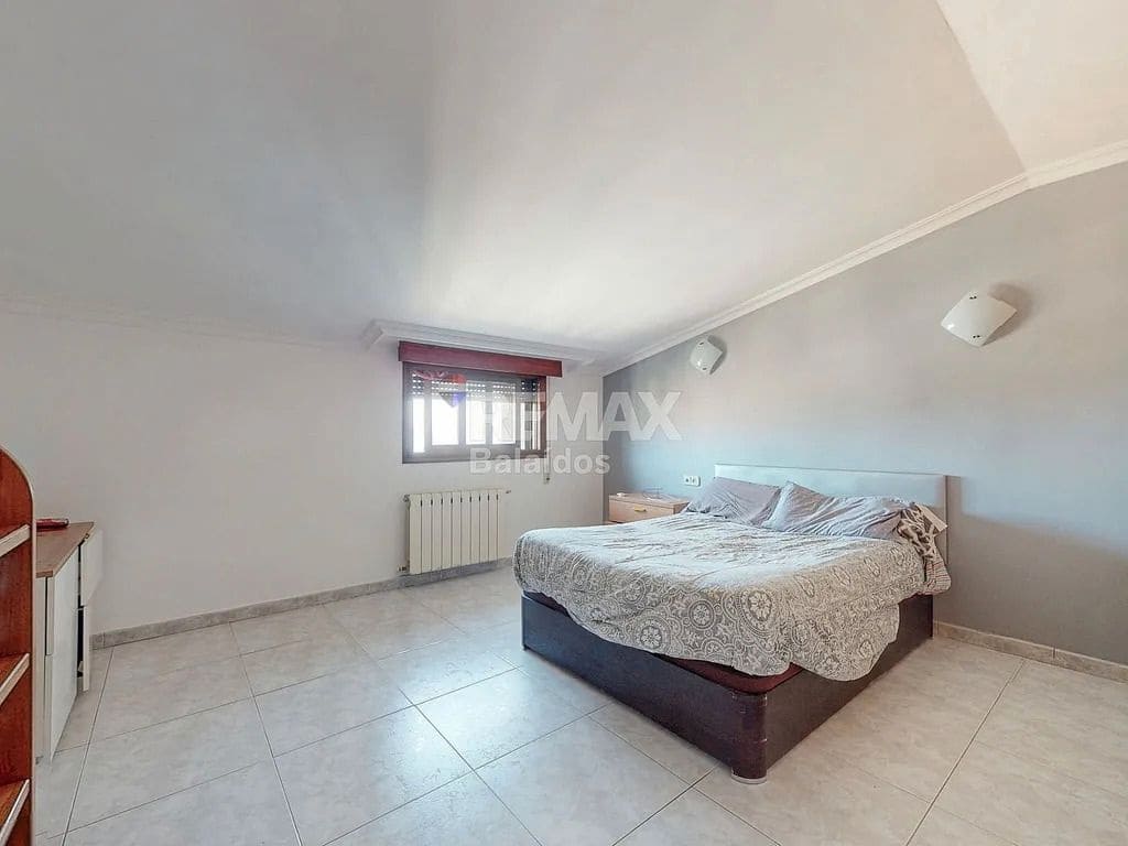 9 bedroom Villa for sale in Baiona with garage - € 420,000 (Ref: 9685381)