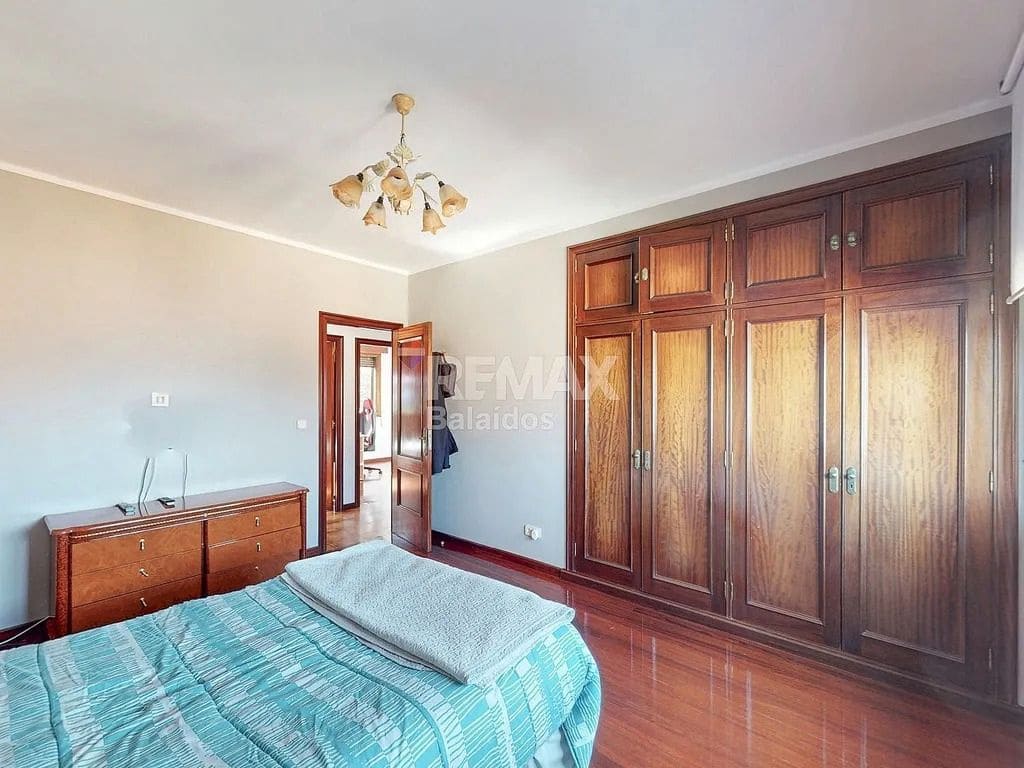 9 bedroom Villa for sale in Baiona with garage - € 420,000 (Ref: 9685381)