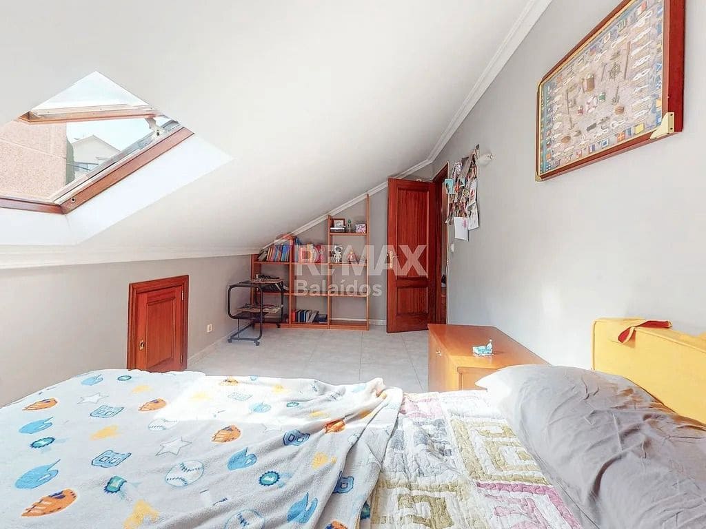 9 bedroom Villa for sale in Baiona with garage - € 420,000 (Ref: 9685381)