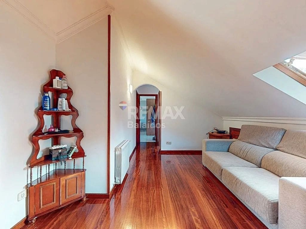 9 bedroom Villa for sale in Baiona with garage - € 420,000 (Ref: 9685381)