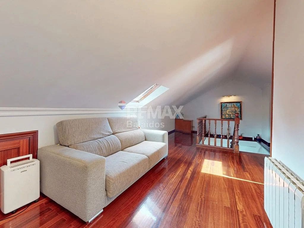 9 bedroom Villa for sale in Baiona with garage - € 420,000 (Ref: 9685381)