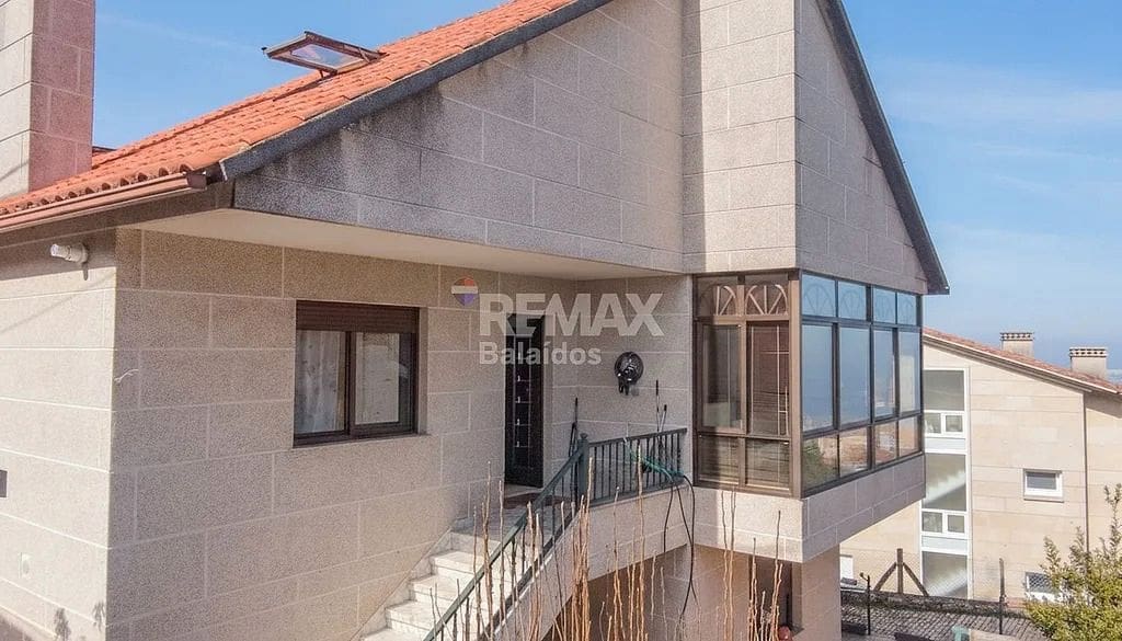 9 bedroom Villa for sale in Baiona with garage - € 420,000 (Ref: 9685381)