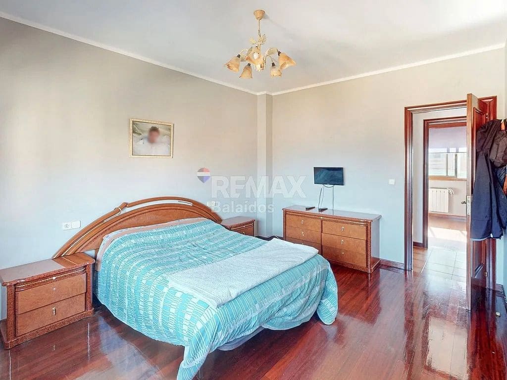 9 bedroom Villa for sale in Baiona with garage - € 420,000 (Ref: 9685381)