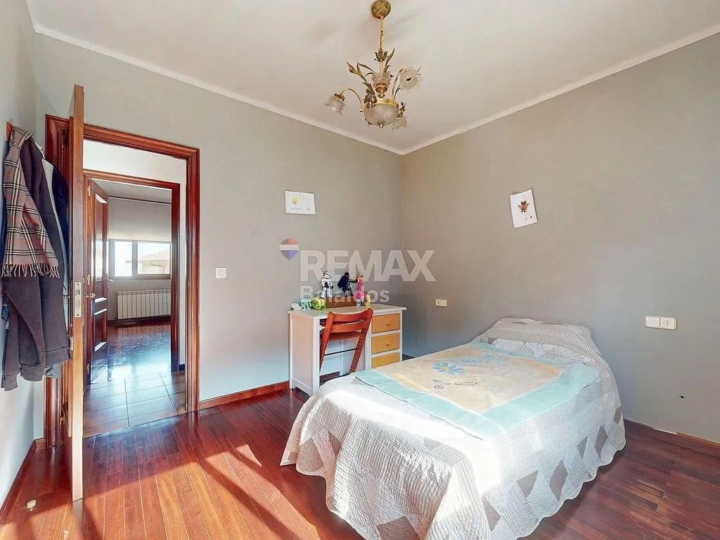 9 bedroom Villa for sale in Baiona with garage - € 420,000 (Ref: 9685381)