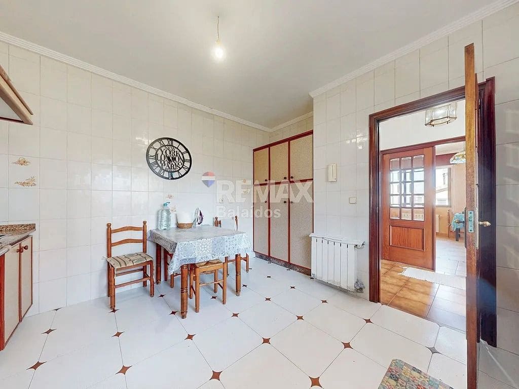 9 bedroom Villa for sale in Baiona with garage - € 420,000 (Ref: 9685381)