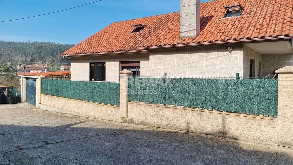 9 bedroom Villa for sale in Baiona with garage - € 420,000 (Ref: 9685381)