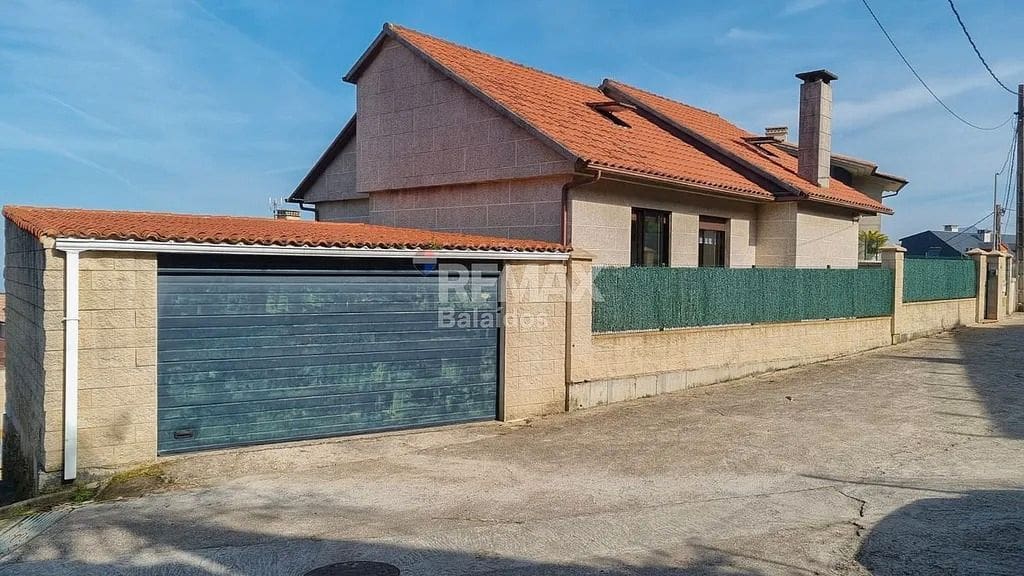 9 bedroom Villa for sale in Baiona with garage - € 420,000 (Ref: 9685381)