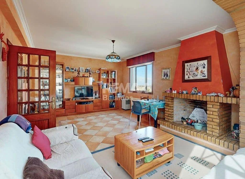 9 bedroom Villa for sale in Baiona with garage - € 420,000 (Ref: 9685381)