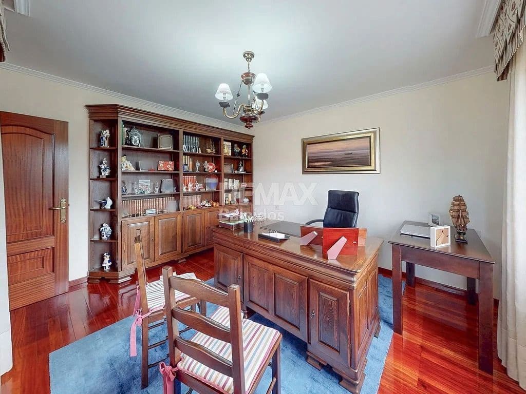 5 bedroom Villa for sale in Ponteareas with garage - € 425,000 (Ref: 9685385)