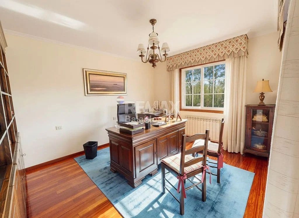 5 bedroom Villa for sale in Ponteareas with garage - € 425,000 (Ref: 9685385)