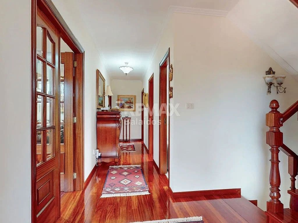 5 bedroom Villa for sale in Ponteareas with garage - € 425,000 (Ref: 9685385)