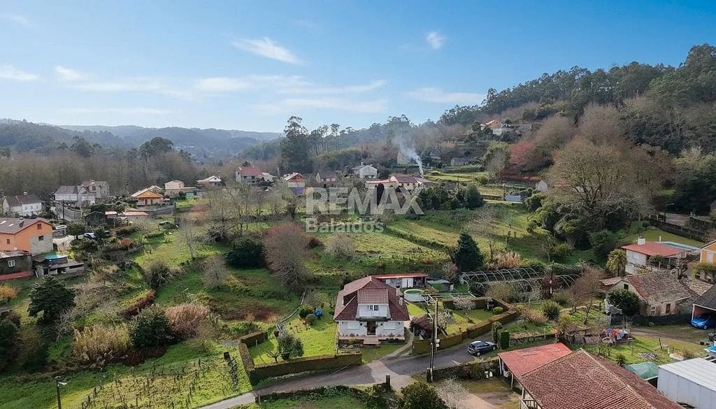 5 bedroom Villa for sale in Ponteareas with garage - € 425,000 (Ref: 9685385)