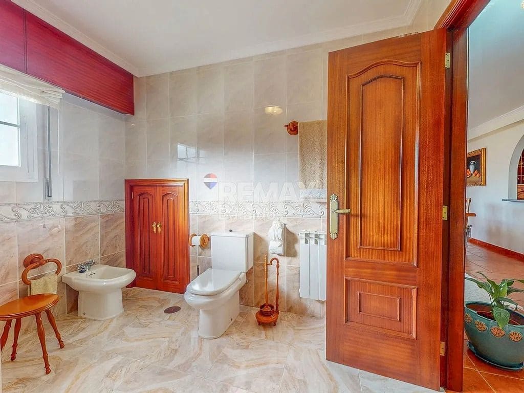 5 bedroom Villa for sale in Ponteareas with garage - € 425,000 (Ref: 9685385)