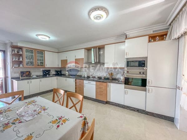 4 makuuhuone Maalaistalo myytävänä paikassa Ponteareas mukana 
autotalli - 270 000 € (Ref: 9685391)