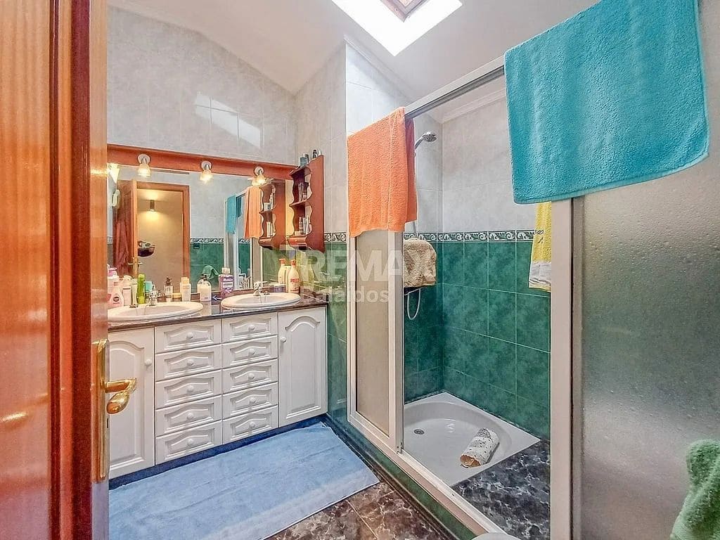 9 bedroom Apartment for sale in A Caniza - € 449,000 (Ref: 9685395)