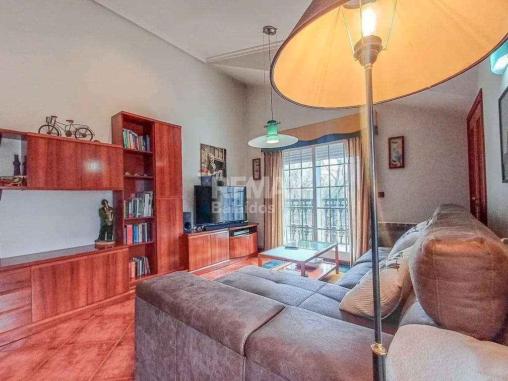 9 bedroom Apartment for sale in A Caniza - € 449,000 (Ref: 9685395)