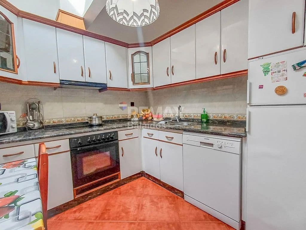 9 bedroom Apartment for sale in A Caniza - € 449,000 (Ref: 9685395)