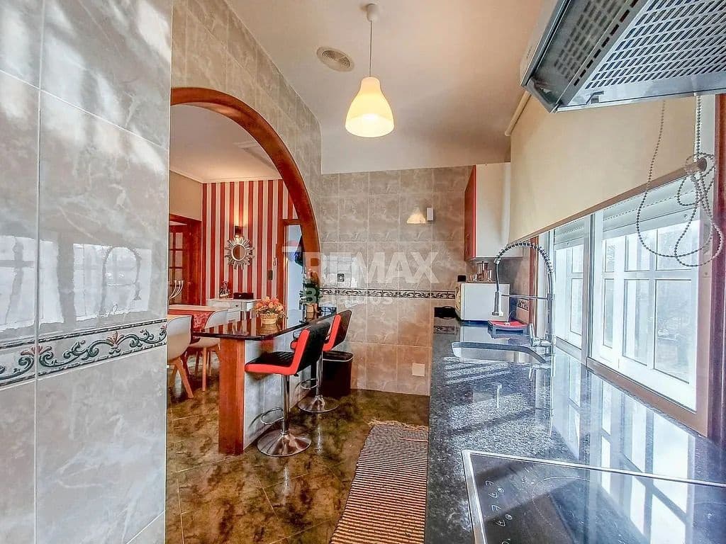 9 bedroom Apartment for sale in A Caniza - € 449,000 (Ref: 9685395)