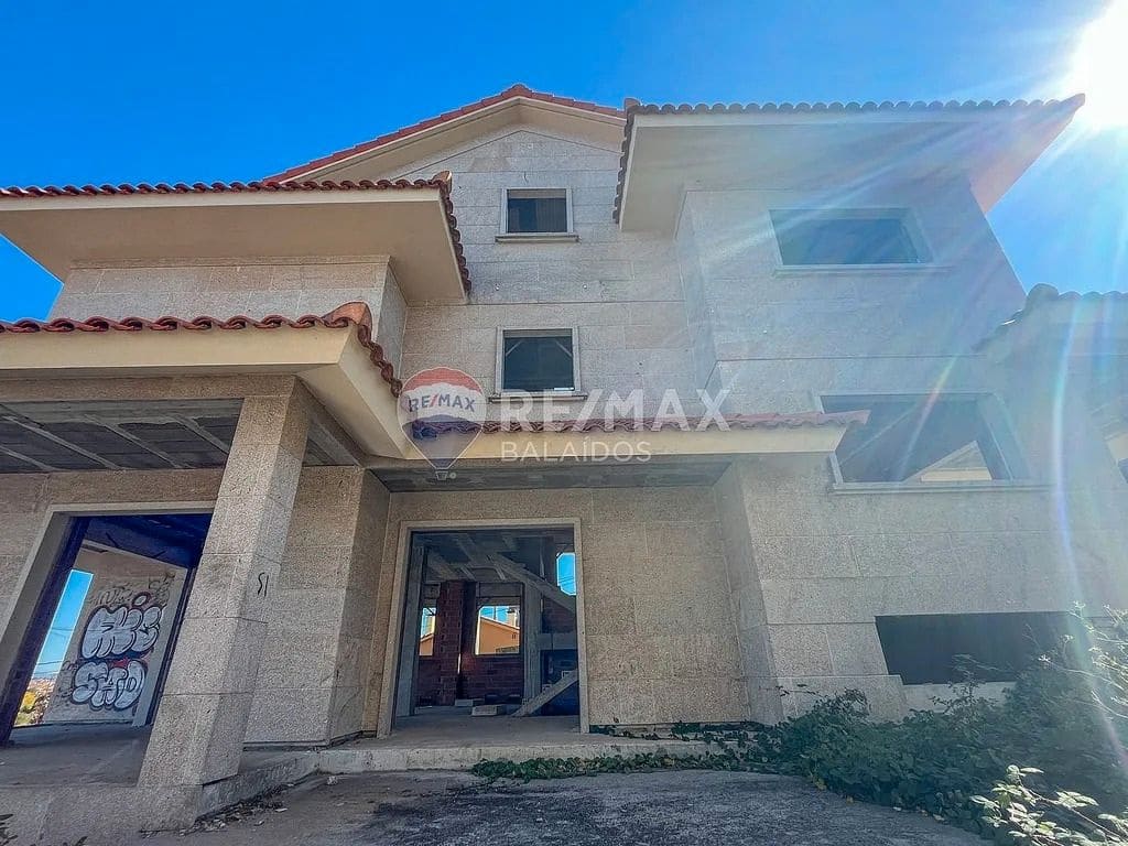 4 slaapkamer Villa te koop in Vigo met garage - € 495.000 (Ref: 9685405)