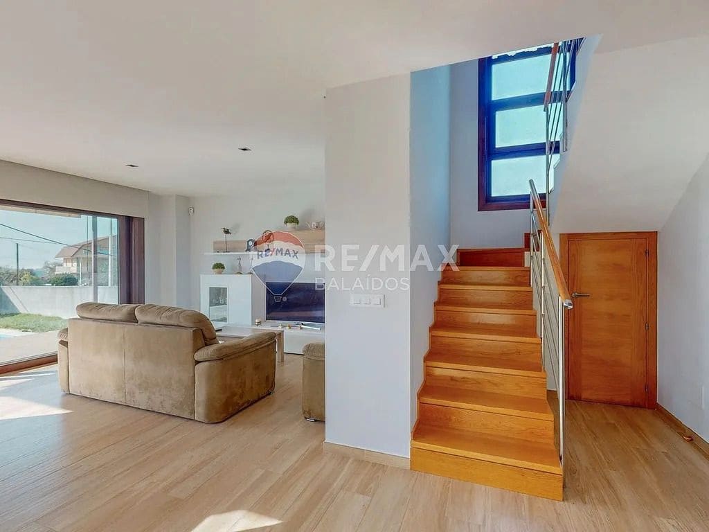 4 slaapkamer Villa te koop in Vigo met zwembad garage - € 690.000 (Ref: 9685408)