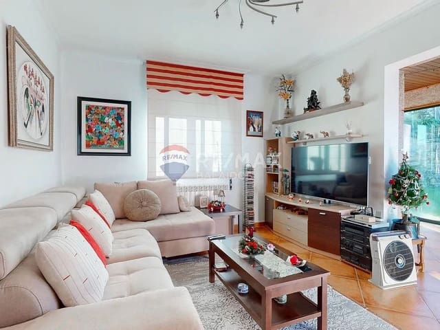 4 bedroom Villa for sale in Vigo with garage - € 570,000 (Ref: 9685410)