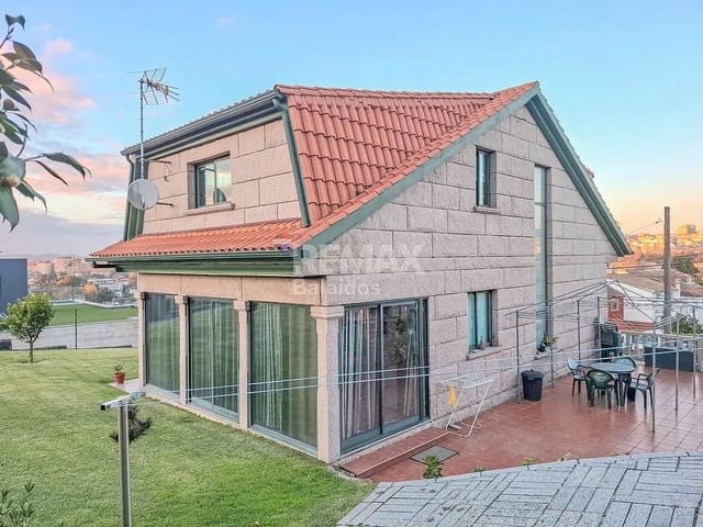 4 bedroom Villa for sale in Vigo with garage - € 570,000 (Ref: 9685410)
