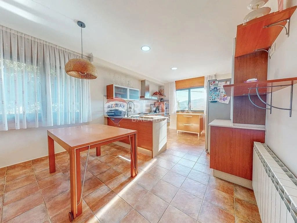 6 bedroom Villa for sale in Tui with pool garage - € 570,000 (Ref: 9685416)