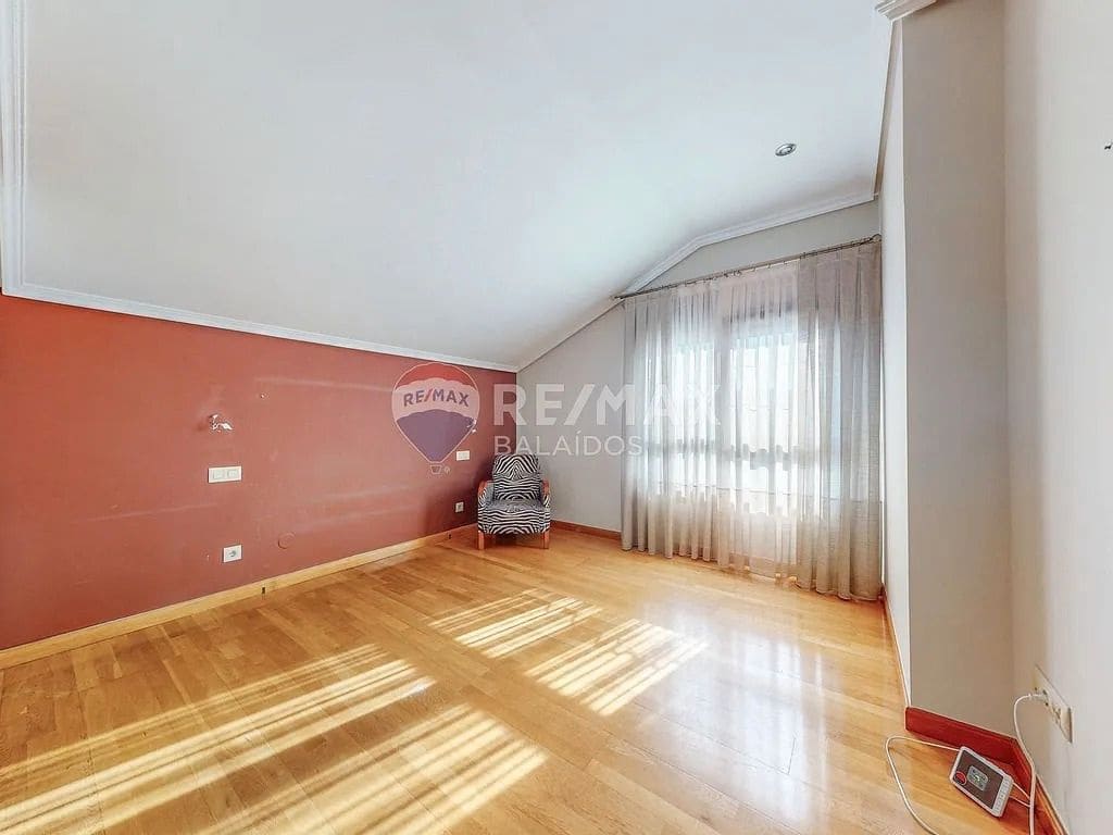 6 bedroom Villa for sale in Tui with pool garage - € 570,000 (Ref: 9685416)