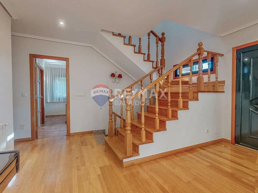 6 bedroom Villa for sale in Tui with pool garage - € 570,000 (Ref: 9685416)