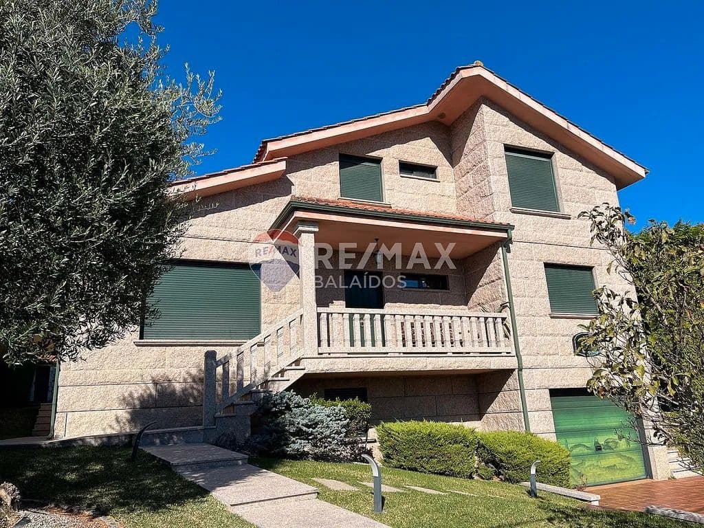 6 bedroom Villa for sale in Tui with pool garage - € 570,000 (Ref: 9685416)