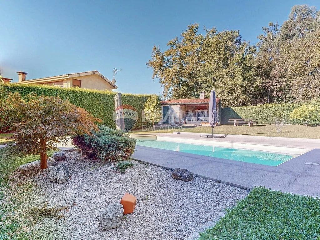 6 bedroom Villa for sale in Tui with pool garage - € 570,000 (Ref: 9685416)