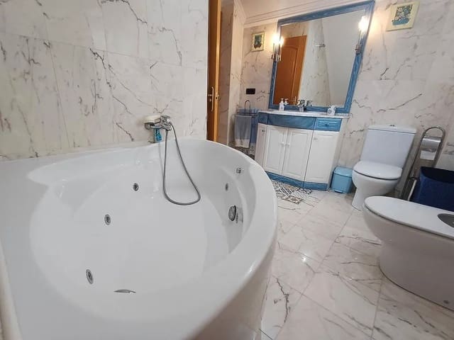 5 sovrum Villa till salu i Vigo med garage - 650 000 € (Ref: 9685421)