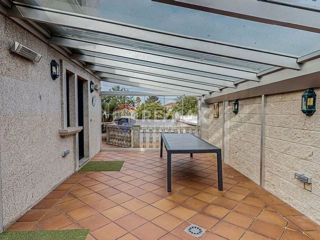 5 sovrum Villa till salu i Vigo med garage - 650 000 € (Ref: 9685421)