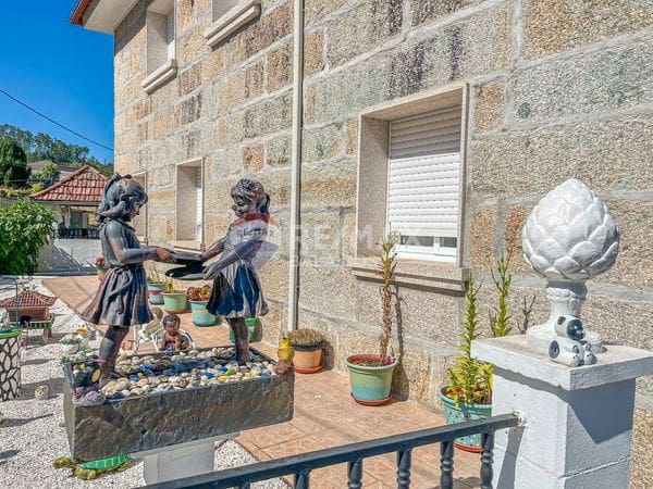 4 makuuhuone Maalaistalo myytävänä paikassa Ponteareas mukana 
autotalli - 270 000 € (Ref: 9685426)