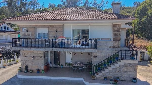 4 makuuhuone Maalaistalo myytävänä paikassa Ponteareas mukana 
autotalli - 270 000 € (Ref: 9685426)