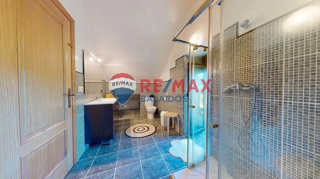 6 bedroom Semi-detached Villa for sale in Ponteareas with pool garage - € 280,000 (Ref: 9685427)